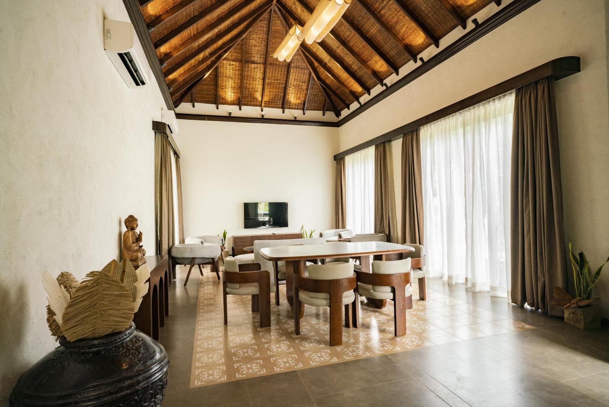 Maira Resort And Convention Centre Rāipur Esterno foto