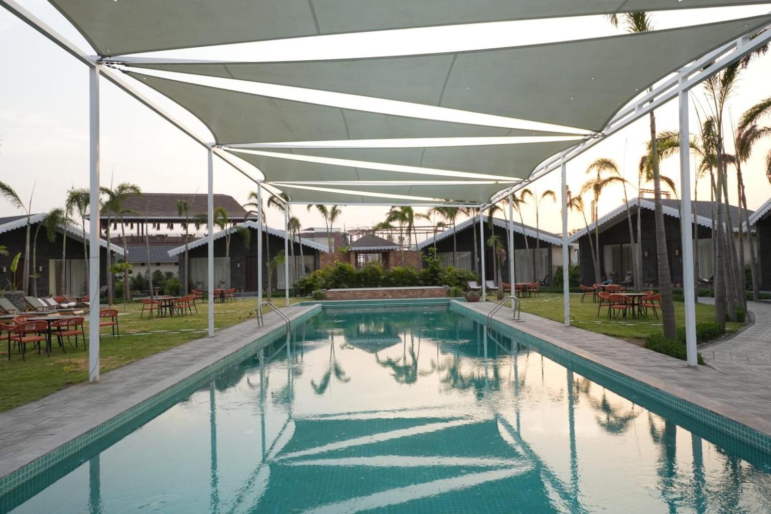 Maira Resort And Convention Centre Rāipur Esterno foto